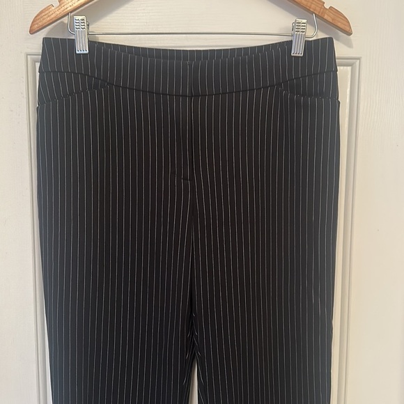 Chicos black pant white pinstripe size 8 - Picture 2 of 4